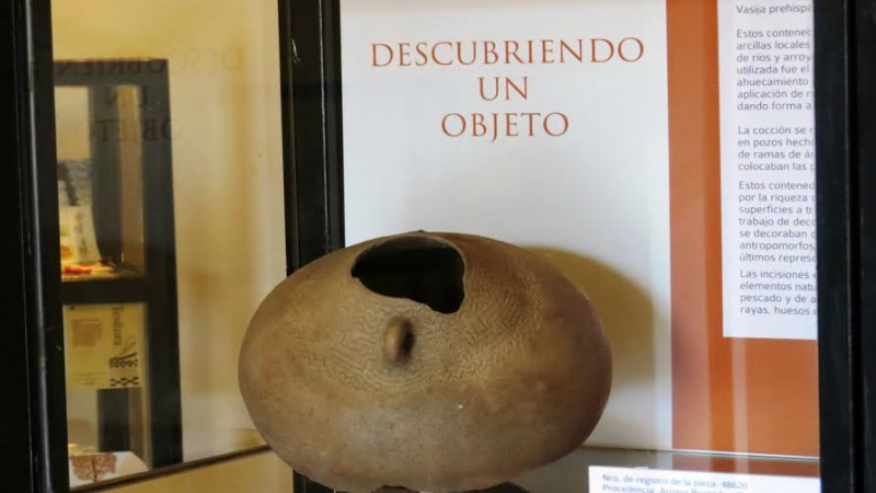 Exponen una vasija prehispánica en el espacio “Descubriendo un objeto” en el Museo Etnográfico