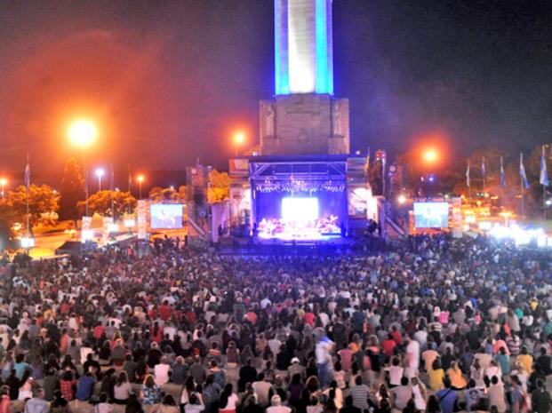 Un recital en el Monumento fue el marco para la vigilia del 24 de marzo 