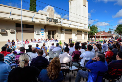 Guerra en Las Rosas entre el intendente y los municipales