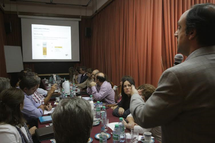 Escuelas de Trabajo: José Corral presentó el programa a autoridades de la UNL