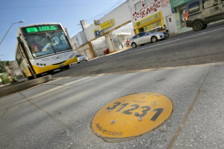 Cuándo Pasa: El Municipio comenzó la colocación de nueva demarcación de las paradas