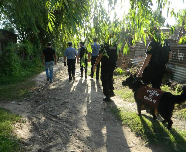 La policía realizó megaoperativos en diferentes barrios de Santa Fe