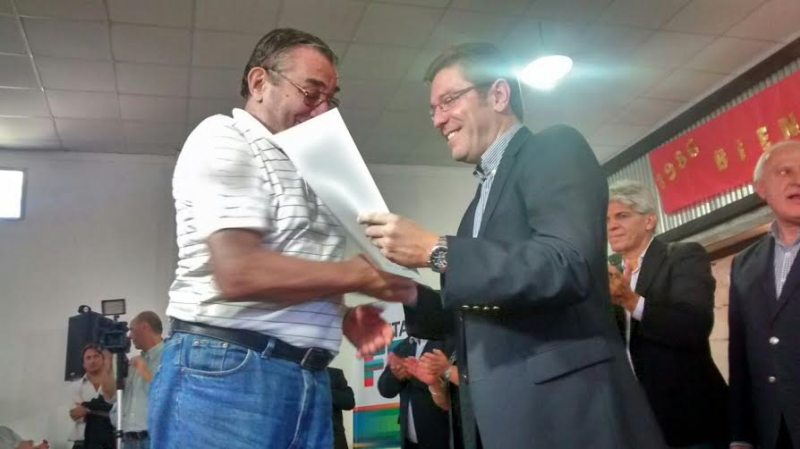 El Senador participó del acto de entrega de escrituras por parte del Gobierno Provincial