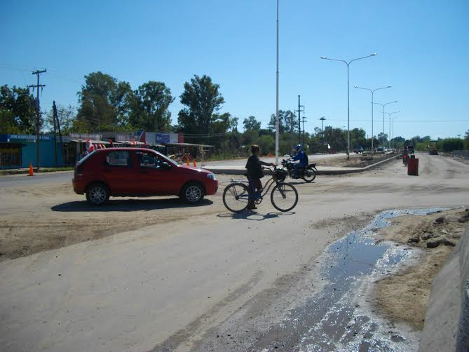 Solicitan un agente de tránsito en el ingreso de San José del Rincón