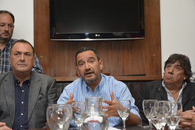Los trabajadores municipales contra el Intendente de Las Rosas
