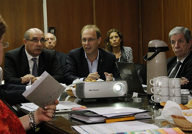 Saglione encabezó la primera reunión con representantes de la actividad económica de Santa Fe