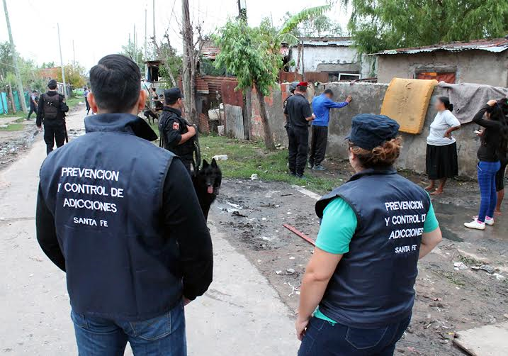 Un detenido, secuestro de armas de fuego y partes de motos en operativos policiales realizados en barrio Chalet, Centenario y Santa Rosa de Lima