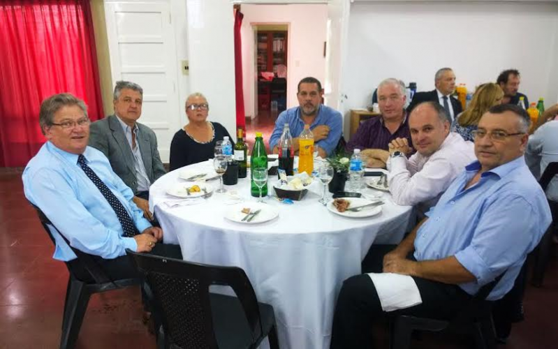 Carlos Fascendini junto a radicales NEO