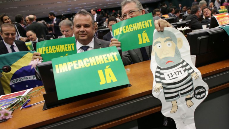 La comisión parlamentaria de Brasil aprobó el juicio político contra Dilma Rousseff