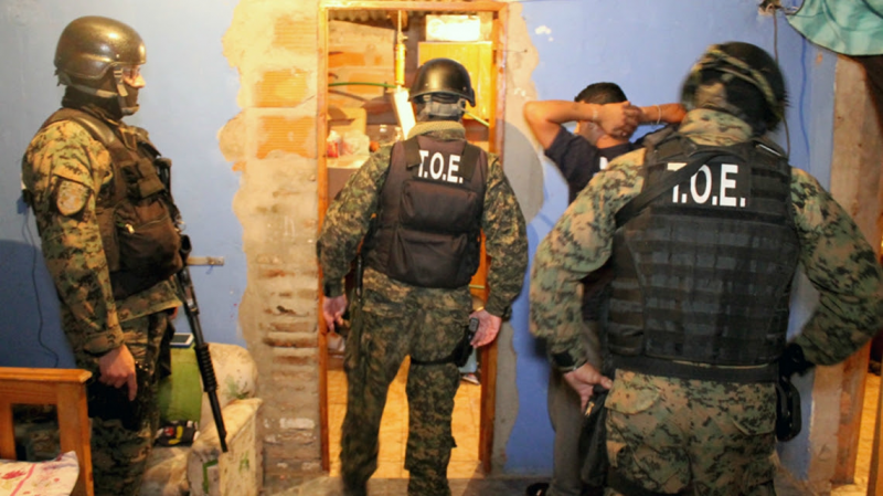 Secuestraron droga y detienen más de una decena de personas en 12 allanamientos simultáneos en el sur provincial