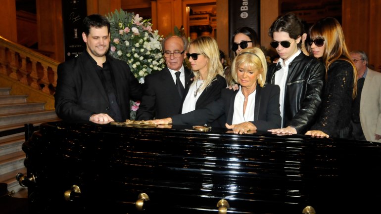 Despiden al maestro Mariano Mores en el teatro Colón