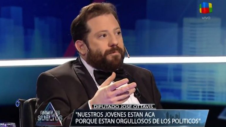 EL EXTRAVAGANTE LOOK DE OTTAVIS EN ANIMALES SUELTOS