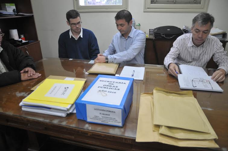Alumbrado público: el Municipio licitó nuevos trabajos para reponer luminarias colgantes