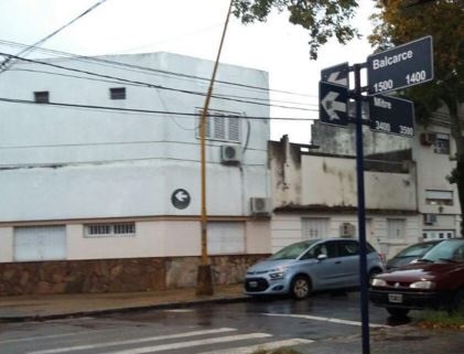 Asaltaron y golpearon a una mujer mientras trabajaba
