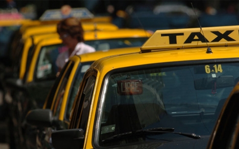 Los taxistas decidieron parar por 24 horas desde el domingo a las 6