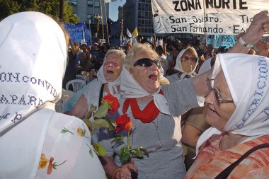 Las dos agrupaciones de Madres de Plaza de Mayo conmemoran su aniversario