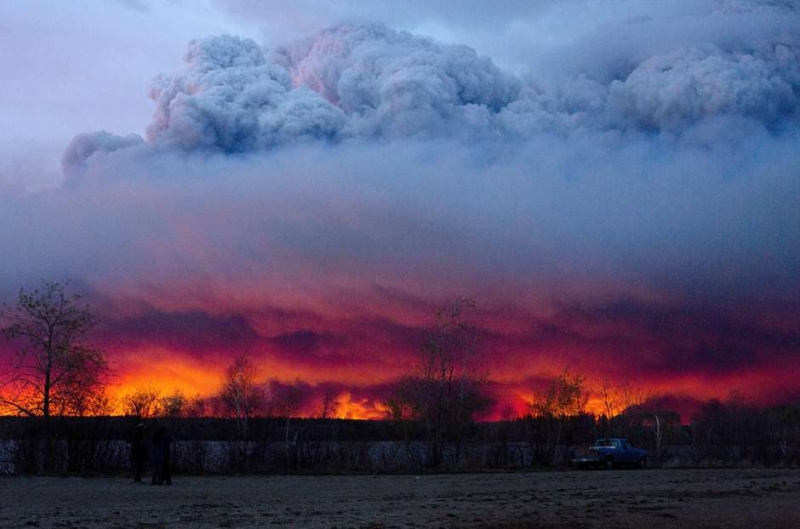 Cerca de 90 mil evacuados por un incendio forestal 