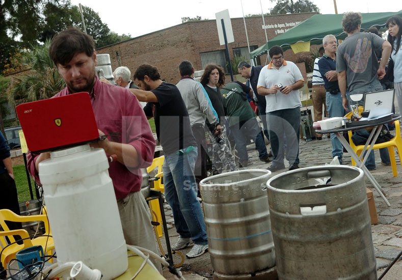 Festejan el Día del Cervecero con una cocción en vivo