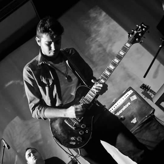 Blues y rock con Gonzalo Villarino en Brewpub Estación Saer