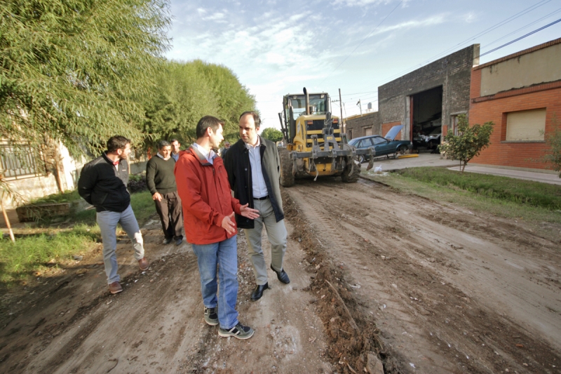 El Municipio trabaja en la recuperación de las calles de tierra y arena