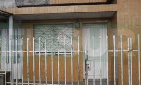 Una mujer vivió 12 días con un cadáver