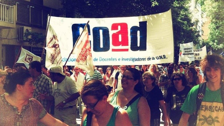 Docentes de la UNR definen hoy si levantan el paro 