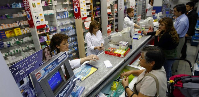 Denuncian a laboratorios por los precios de medicamentos