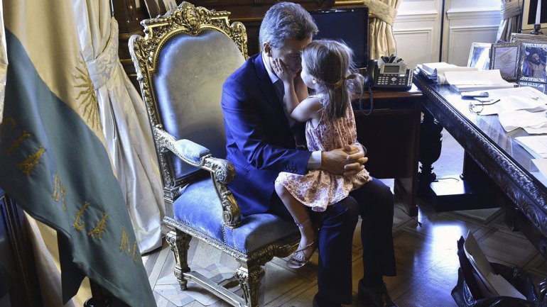Amenazó a la hija del presidente por Twitter y la embargaron
