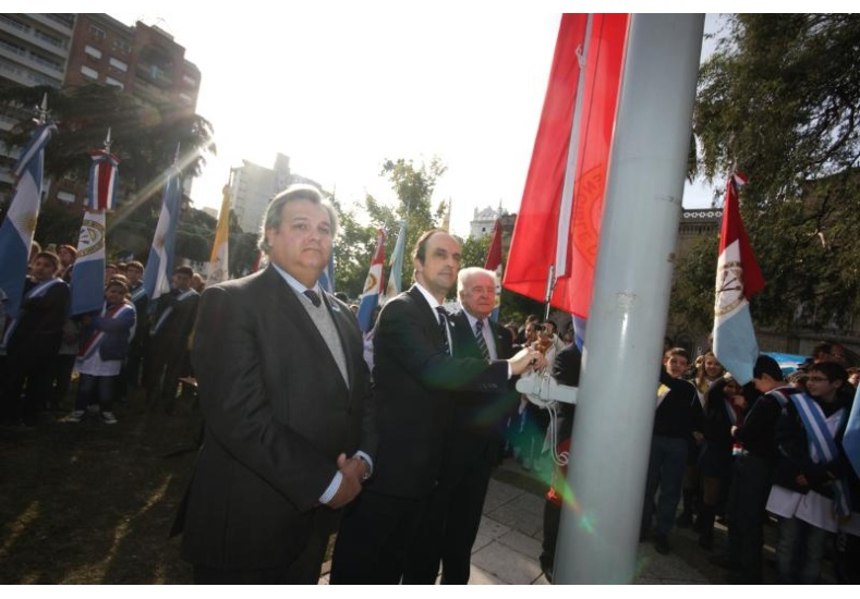 “Es momento para entender que la bandera argentina nos cobija a todos por igual”