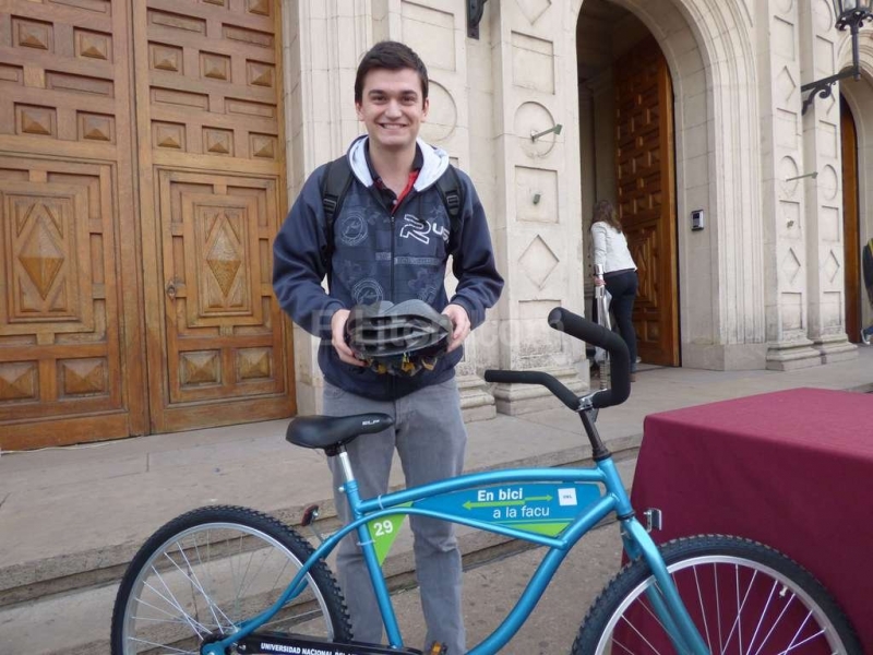 La UNL entregó bicicletas a sus estudiantes