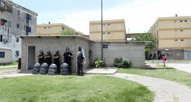 Armas y detenidos en Fonavi de la zona sur
