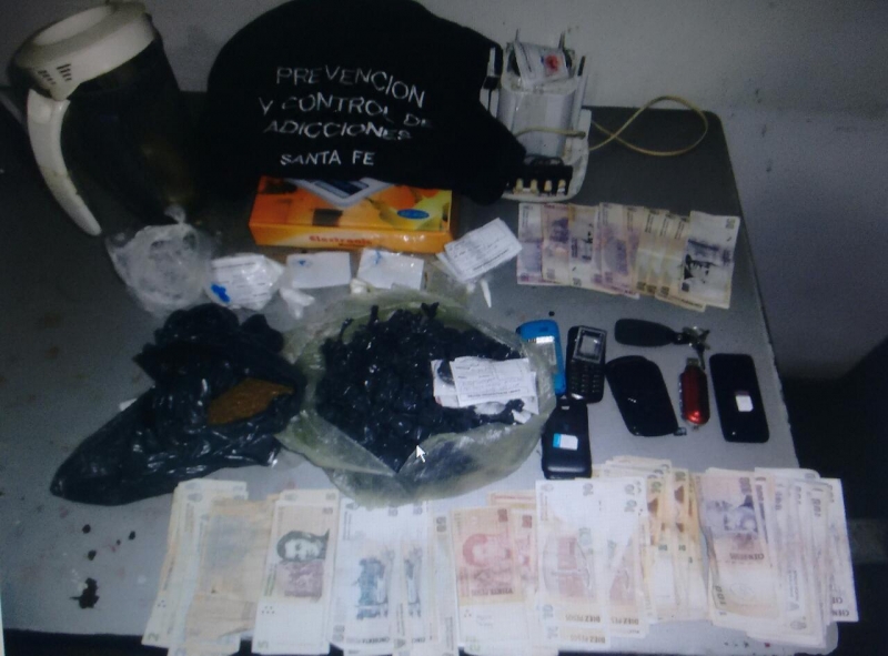 Personal antinarcóticos secuestró 900 gramos de drogas