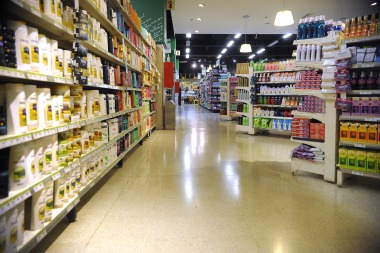 Los super incrementan las ventas y liquidan stocks a través de fuertes ofertas