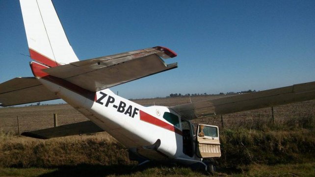 Misteriosa avioneta aparece abandonada en un campo 