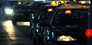 Robaron e hirieron a un taxista