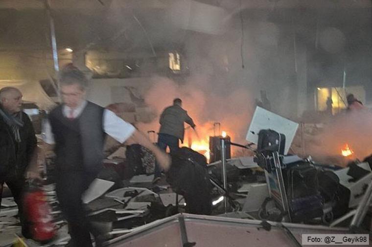 Diez muertos y 20 heridos en un atentado en el aeropuerto de Estambul