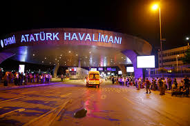 Volvió a operar el aeropuerto de Estambul tras el triple atentado