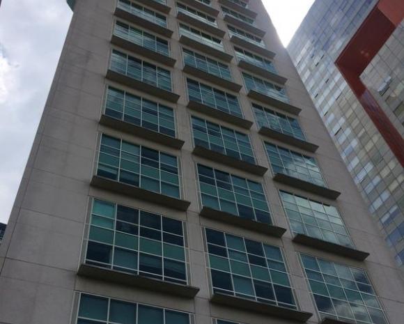 Quiso trepar a su balcón y cayó desde un 7º piso