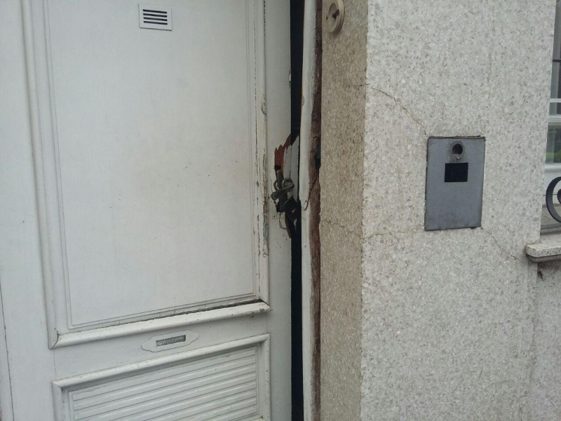 Atraparon a un ladrón que intentó refugiarse en una casa
