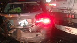 Fallecieron dos personas en un choque en cadena en la autopista