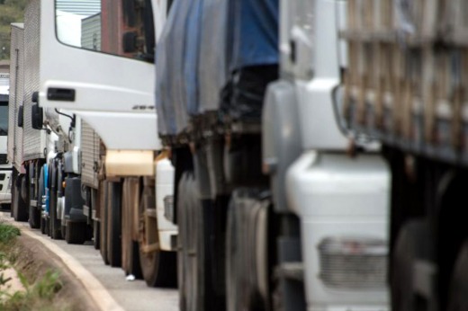 El paro de transportistas de cereales paraliza desde este lunes a 180.000 camiones