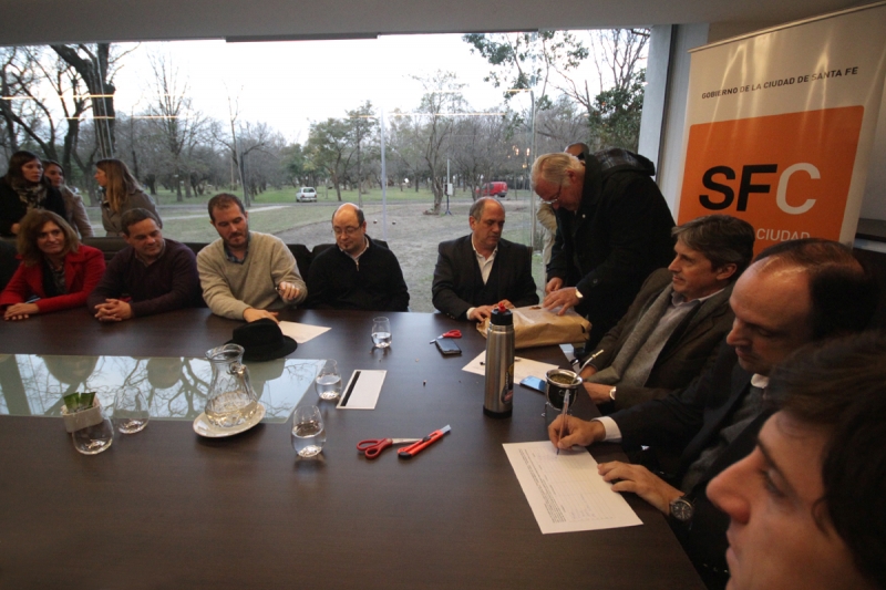 “Se invertirán mil millones de pesos para obras de desagües”