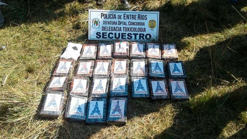 Arrojaron droga de una avioneta y terminaron detenidos