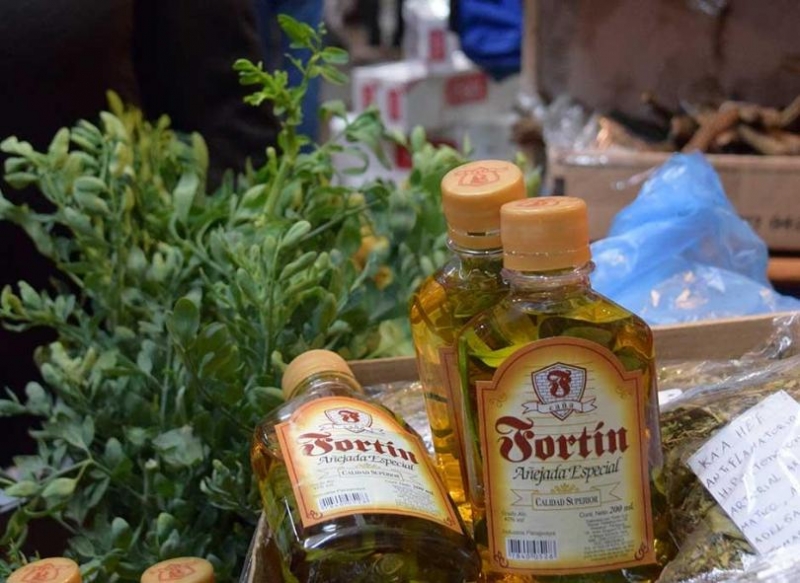 La tradición de la caña con ruda