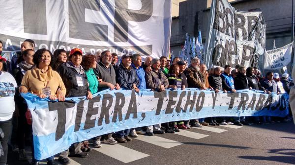 Organizaciones sociales marchan a Plaza de Mayo para pedir trabajo