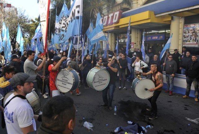 Ordenan reincorporar a 21 empleados de Coto