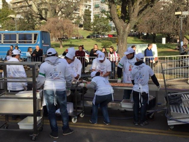 Todo listo en Rosario para cocinar la pizza más larga de todo el Litoral