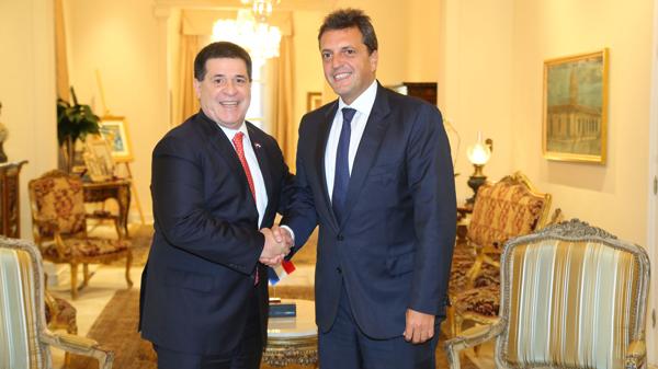 Sergio Massa se reunió con el presidente de Paraguay y expuso en un seminario sobre libertad de expresión