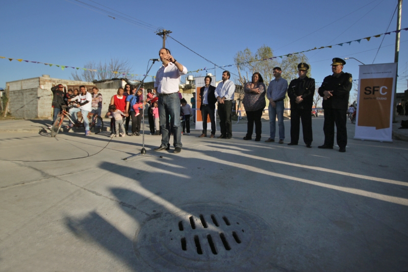 Corral inauguró obras de desagües, pavimento e iluminación 
