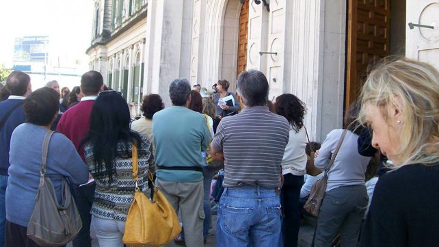Docentes universitarios analizan si también pararán esta semana